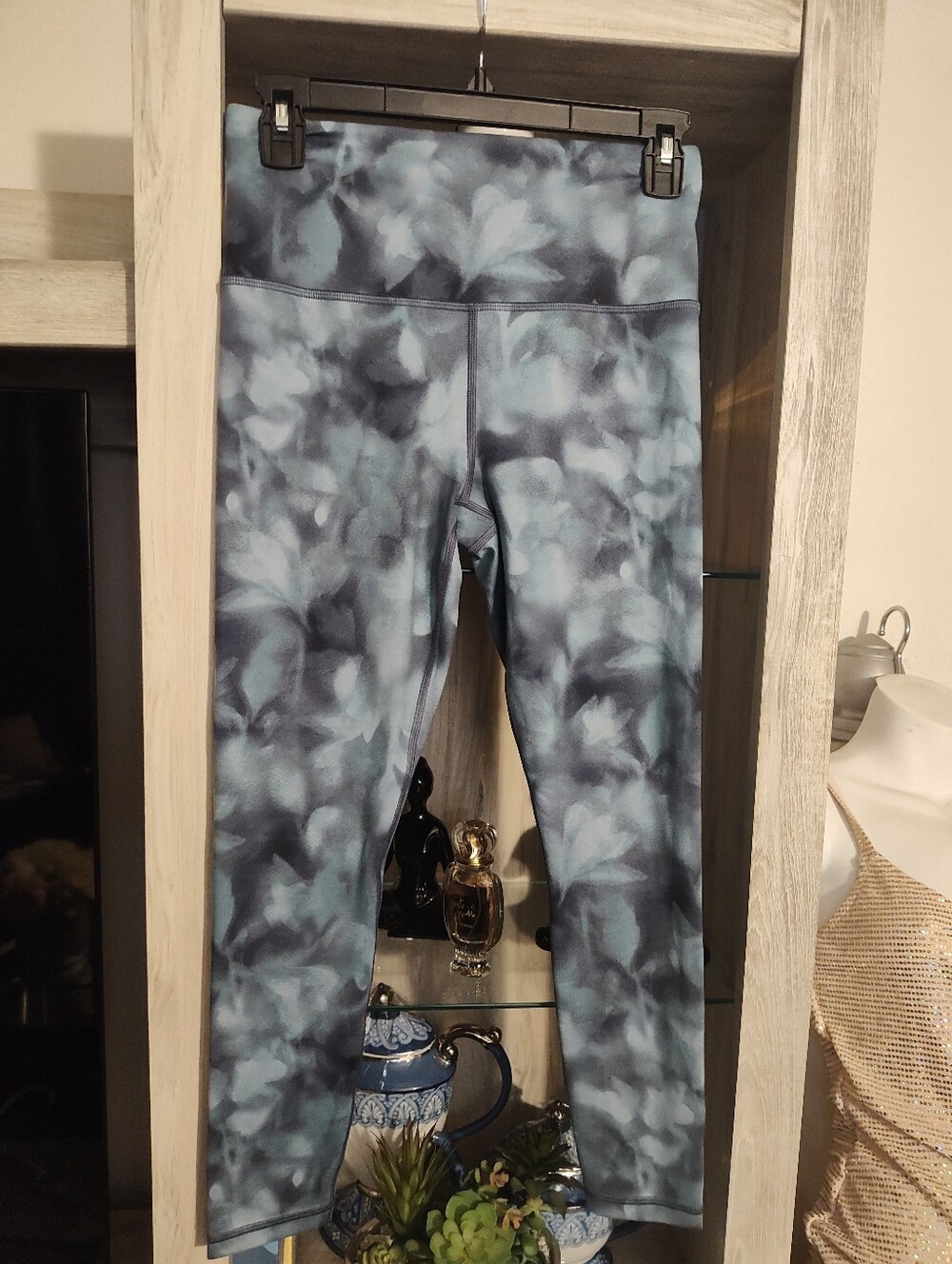 Athleta Women's Blue Gray Floral Wash Leggings